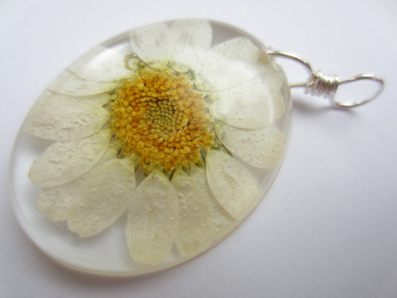 Dried Flower Resin Pendant, Pressed Flower Pendant, Cabochon Pendant, Real Flower Jewellery, Daisy Pendant
