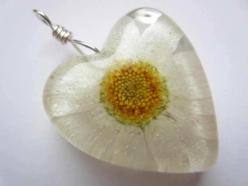 Dried Flower Resin Pendant, Pressed Flower Pendant, Real Flower Jewellery, Daisy Pendant